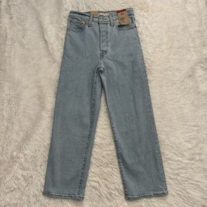 NWT Levi’s Ribcage Straight Ankle Jeans!